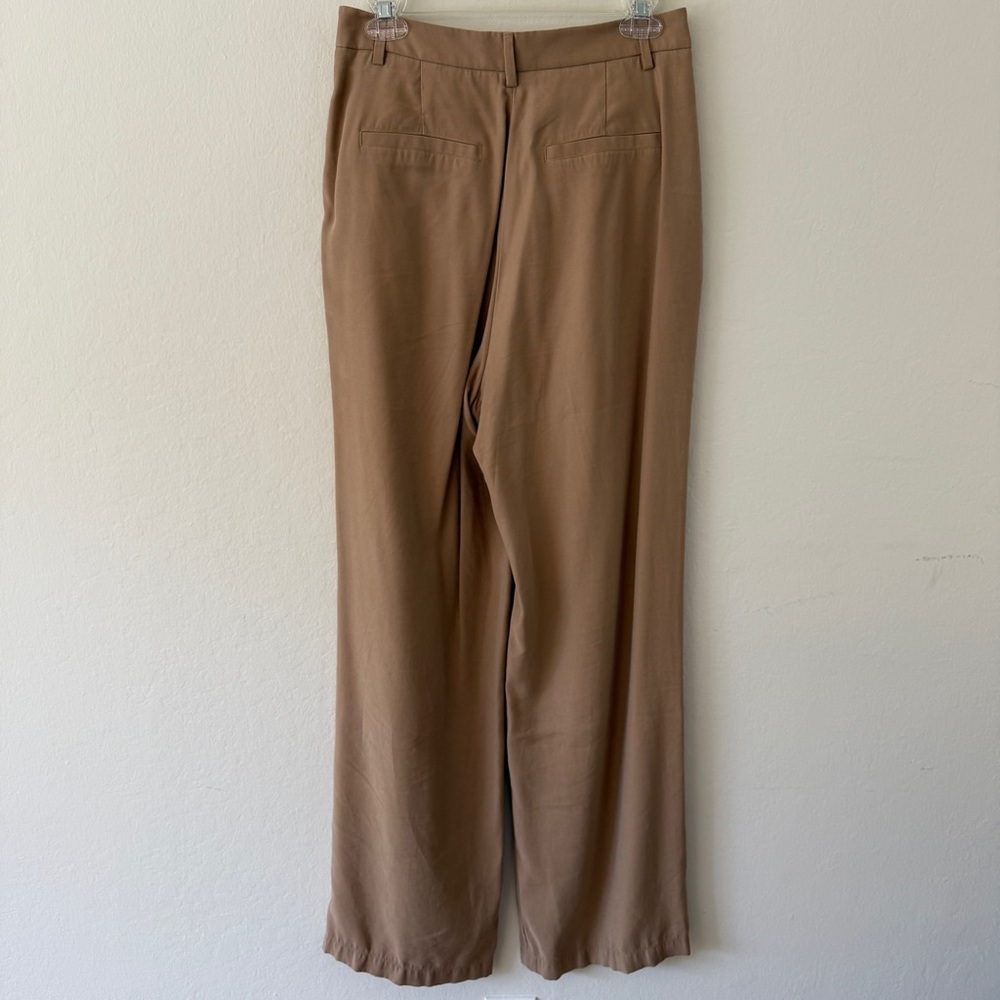 Calvin Klein Soft Twill Relaxed Pleated Trouser - Size 28 in Tan - Picture 6 of 12